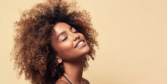 Woman with curly hair 
