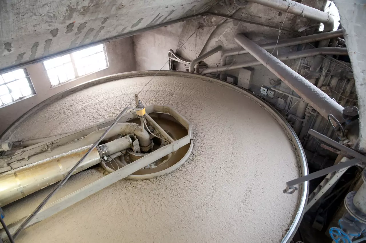 造纸厂和纸浆厂的机器顶部视图