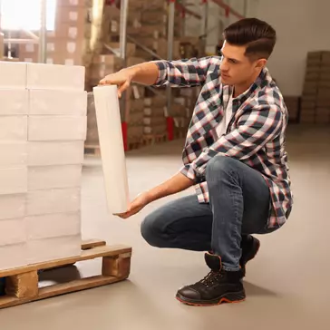 stretch wrap roll, man packing the box for shipping